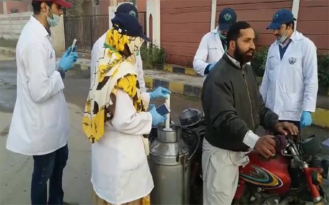 فوڈ اتھارٹی کا گوالا مافیا کیخلاف کریک ڈاﺅن، 1 ہزار لیٹر ناقص دودھ تلف