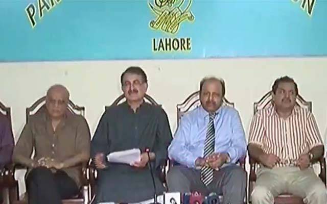 لیبارٹریز آؤٹ سورس کرنے کا فیصلہ واپس نہ لینے پر احتجاج کا اعلان