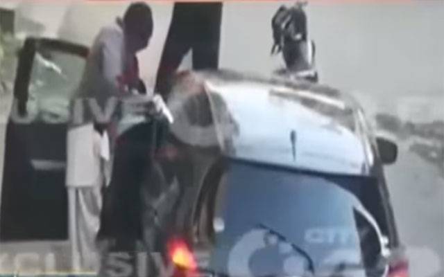 تھانہ گجرپورہ کے علاقے کوٹ خواجہ سعید میں دن دیہاڑے ڈکیتی کی واردات