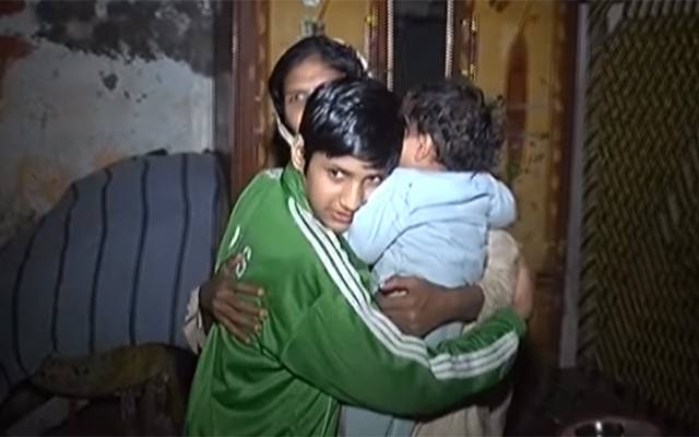 بھارت میں قید گونگا اور بہرہ حسنین گھر پہنچ گیا، سٹی42 کا خصوصی شکریہ
