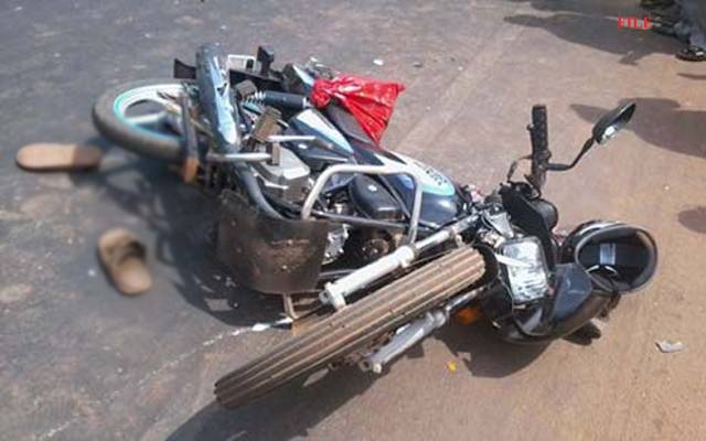 مصری شاہ، موٹر سائیکل سوار 2 طالبعلم فٹ پاتھ سے ٹکرا کر جاں بحق