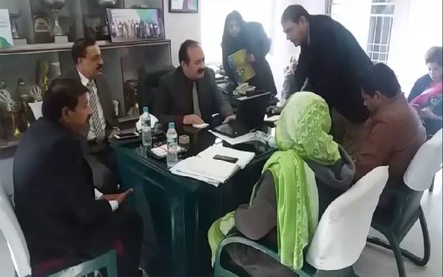 رانا مشہود کا اے پی ایس گرلز ہائی سکول کا دورہ، ہیڈ مسٹریس کی سرزنش