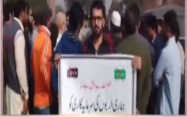 اوبر، کریم کے ڈرائیور کا دونوں کمپنیوں کے خلاف احتجاج