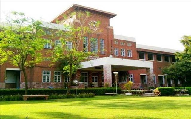 انگلینڈ کے ماہرین طب کا گنگا رام اور فاطمہ جناح میڈیکل کالج کا دورہ