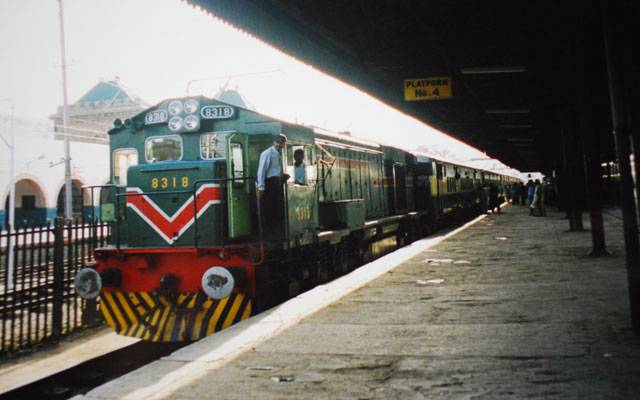 سیالکوٹ سے کراچی چلنے والی ٹرین اپ گریڈ، افتتاح کل ہوگا