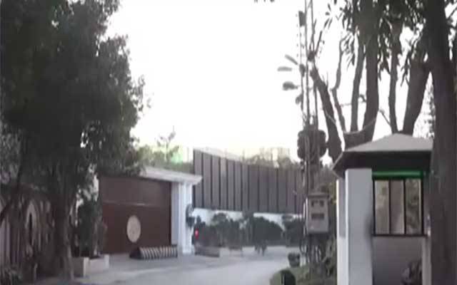 چیف جسٹس کے احکامات پرحمزہ شہباز کے گھر کے باہر سے رکاوٹیں ہٹادیں گئیں
