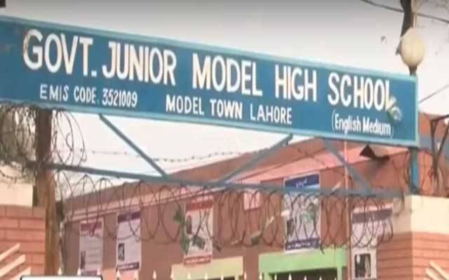 جونیئر ماڈل سکول کے ہیڈ ماسٹر نے محکمہ تعلیم کے احکامات ہوا میں اڑا دیئے
