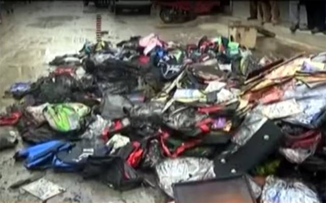 باغ بانپورہ مین بازار میں سٹیشنری کی دکان پر شارٹ سرکٹ کے باعث آگ لگ گئی