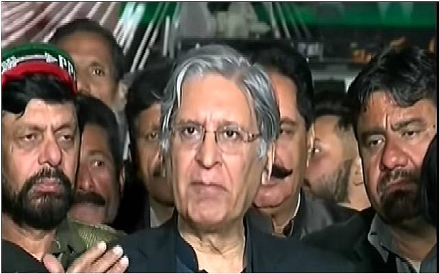 شریف خاندان نے عدلیہ کیخلاف جنگ شروع کر رکھی ہے: اعتزاز احسن