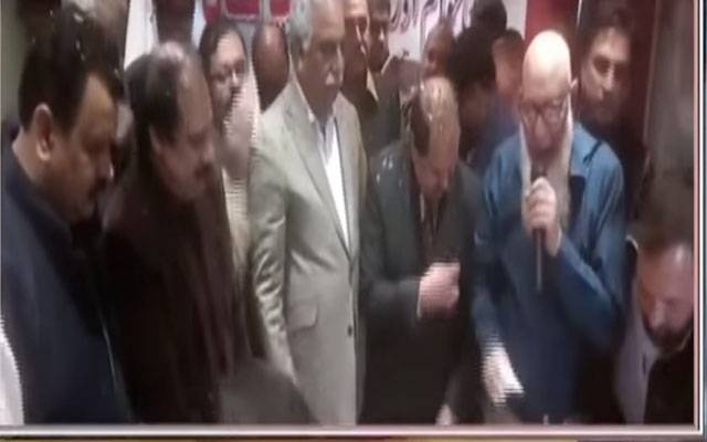 ہال روڈ: نئے چینی سال کی خوشی میں کیک کاٹنے کی تقریب