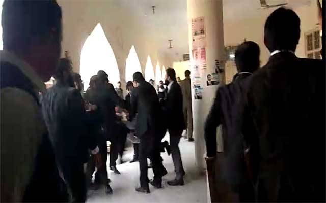 سیشن کورٹ میدان جنگ بن گیا، فائرنگ سے2 وکیل جاں بحق