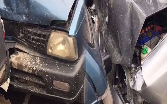 کینال روڈ پر ہیلے کالج کے قریب 8 گاڑیاں حادثے کا شکار ہو گئیں
