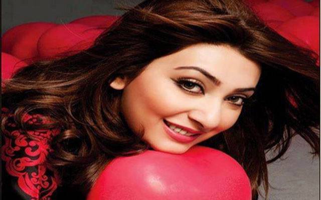 معروف ماڈل اداکارہ عائشہ خان نے شوبز سے کنارہ کشی کر لی