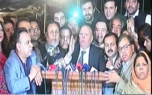 چودھری سرور کی کامیابی، کھلاڑیوں کا جشن، نواز شریف کیخلاف نعرے بازی  