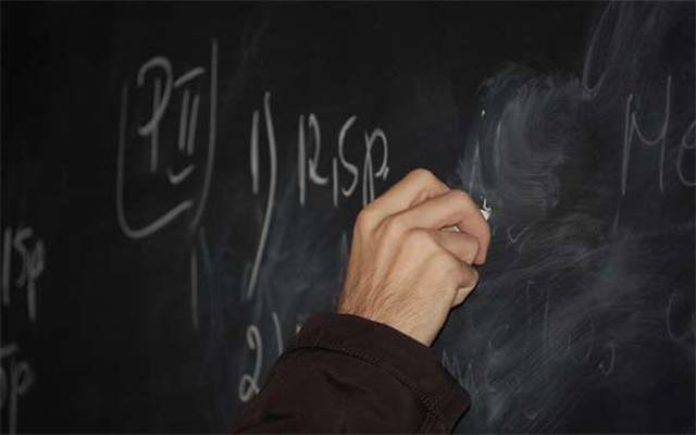 پنجاب کے 1500 بہترین اساتذہ کو سٹار ٹیچرایوارڈ سے نوازنے کا فیصلہ