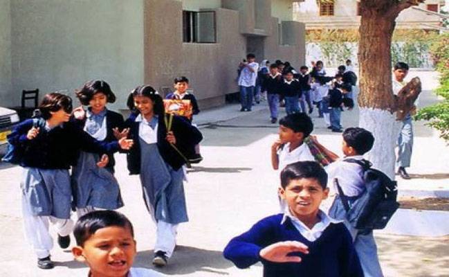 زاہد بشیر گورائیہ نے سیکرٹری سکولز ایجوکیشن کے احکامات ہوا میں اڑا دیئے