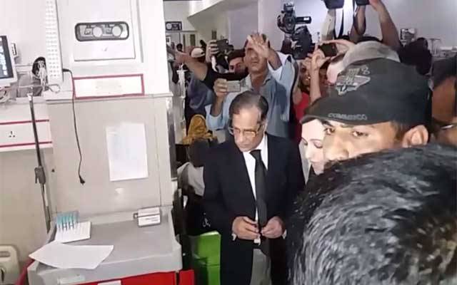 چیف جسٹس کا پی آئی سی کا دورہ، حکومتی دعوؤں کا بھانڈا پھوٹ گیا 