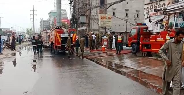 لاہور کے مشہور پلازےمیں آگ لگ گئی، بڑی تعداد میں ہلاکتیں