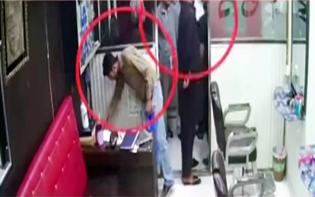 مصطفی ٹاؤن:سیلون میں چوری کی واردات،سٹی42نے واقعہ کی فوٹیج حاصل کر لی
