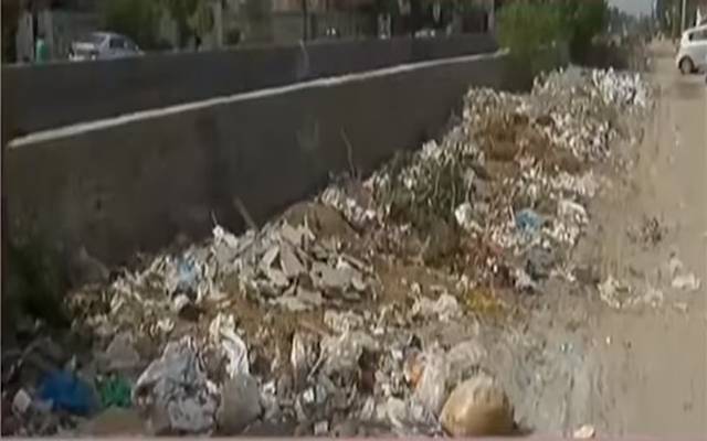 وزیر اعلیٰ پنجاب شہباز شریف کے گھر کے پاس گندگی کا ڈھیر لگ گیا