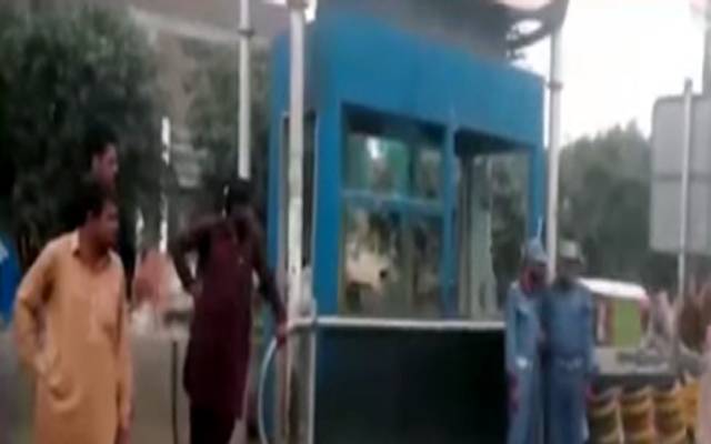 بادامی باغ سبزی منڈی ٹول پلازہ، ٹول ٹیکس مانگنے ٹرک ڈرائیور کی جھڑپ