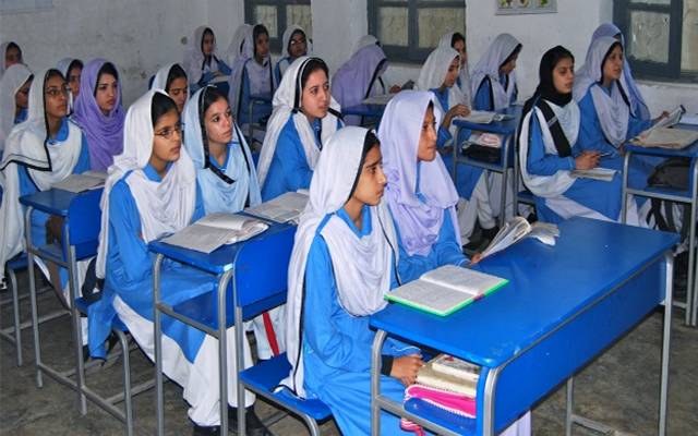 طلبا کی چھٹیاں سرکاری سکولوں کے سربراہان کیلئے عذاب بن گئیں