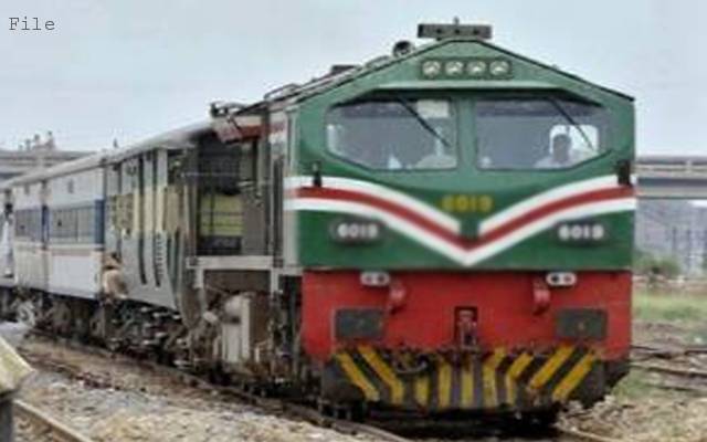 شاہدرہ ریلوے سٹیشن کے قریب مسافروں سے بھری ٹرین پٹری سے اتر گئی