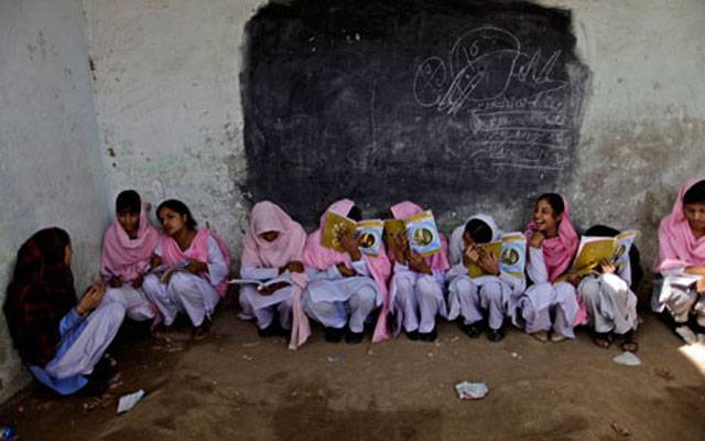 روشن پنجاب کے نعرے کھوکھلے، 2500 سکولوں میں بجلی کا کنکشن ہی موجود نہیں