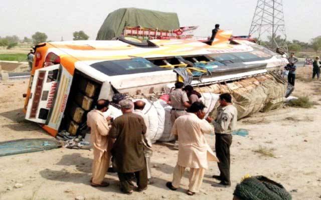 باراتیوں کی بس حادثہ کا شکار