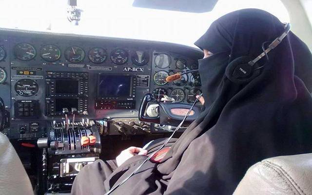 پاکستان کی پہلی خاتون پائلٹ اب جہاز نہیں ق لیگ چلائیں گی