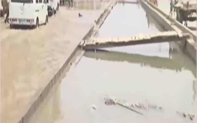 شنگھائی روڈ پر نالے اور سڑک کے درمیاں فرق کرنا مشکل ہوگیا
