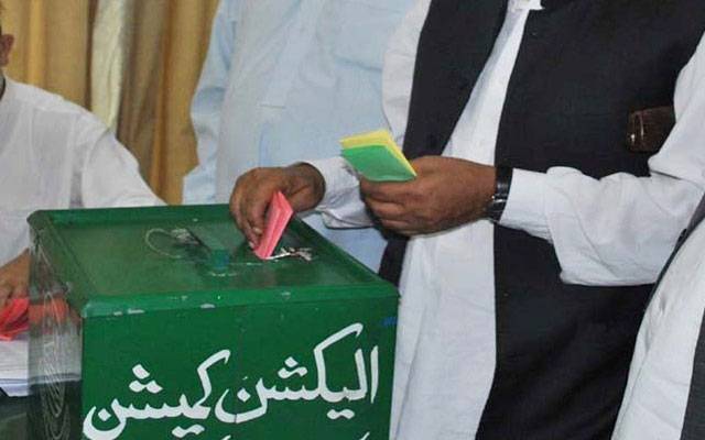 دس ہزار دے کر کہتے ہیں اس میں پورا الیکشن کروادیں: ڈی آر او