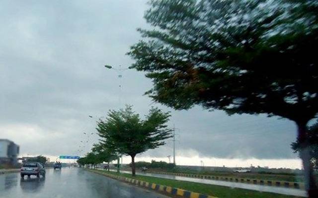  روزے داروں پر قدرت مہربان ، لاہور میں بارش سے موسم خوشگوار