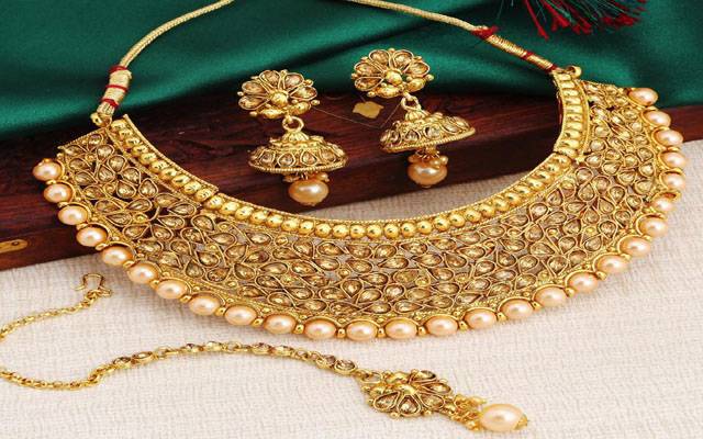 سونے کی قیمتوں میں مسلسل کمی، خواتین خوشی سے نہال