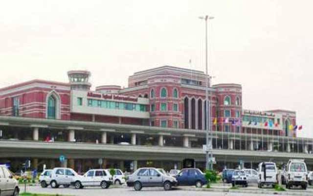 علامہ اقبال ایئرپورٹ پر امیگریشن حکام کی کارروائیاں، دس سے زائد مسافر گرفتار