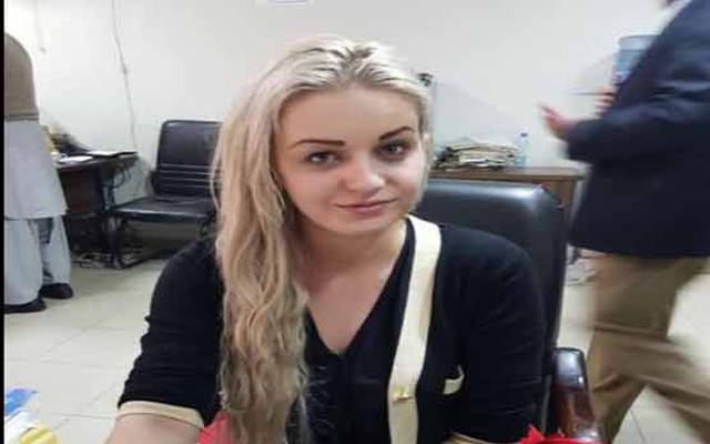خوبرو ملزمہ اپنے ہی وکیل پر فدا ہو گئی