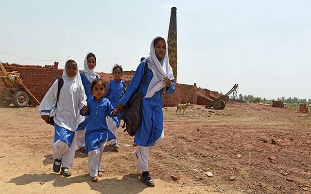 محکمہ سکولز ایجوکیشن نے بھٹہ سکول طلباء کو وظائف دینے کیلئے حاضری طلب کرلی