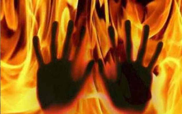 شالیمار میں آٹھ سالہ بچی کو محلے دار نے آگ لگا دی