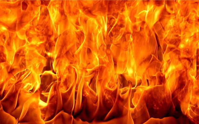 خادم پلازہ میں اچانک آگ بھڑک اٹھی،لاکھوں کی مالیت کا سامان جل کر راکھ