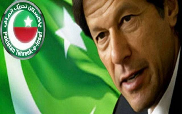 تحریک انصاف کا کیا ہوگا؟ رہنما ہی پارٹی کے کیخلاف دھرنا دینے پر تل گئے