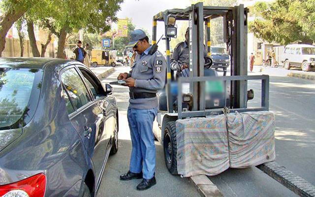چاند رات پر ٹریفک اہلکاروں کی عید ہوگئی