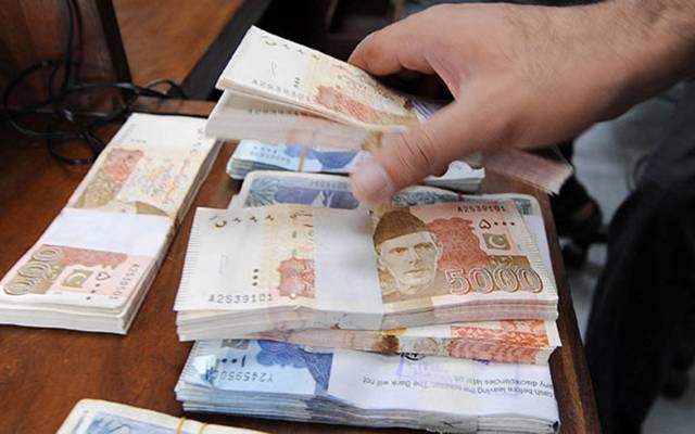 نئے کرنسی نوٹس کی بلیک میں دھڑلے سے فروخت جاری