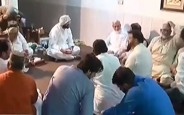 الیکشن سر پر آتے ہی سیاستدانوں کو پیرو مر شد یاد آگئے