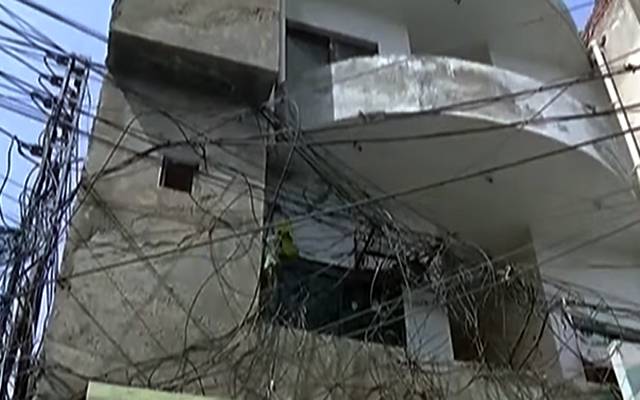 گارڈن ٹاؤن: بجلی کی لٹکتی ہوئی تاریں شہریوں کیلئے وبال جان بن گئیں