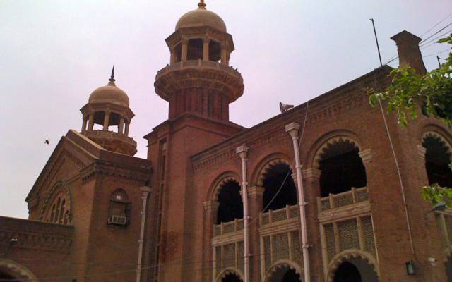 بھری عدالت میں محبوب دل ٹوٹنے پر بےہوش
