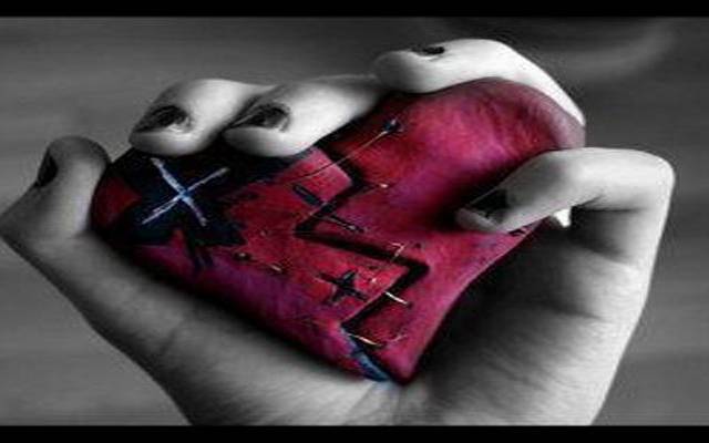 ٹوٹے دل کو لیے بیوی عدالت پہنچ گئی