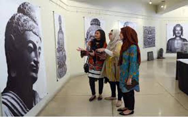 فاردی ٹیچرزآف ڈیف میں اساتذہ کے بنائے ہوئے فن پاروں کی نمائش 