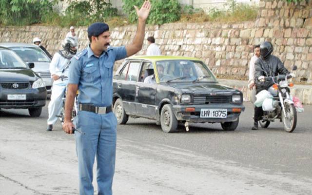 ٹریفک وارڈنز نے شہریوں کی خاطر اپنی عید کی خوشیاں قربان کردیں