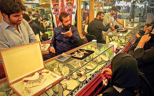 سونے کی قیمتوں میں ریکارڈاضافہ،خواتین صارفین پریشان 