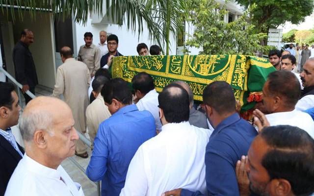 جاتی امراء میں بیگم کلثوم نواز کو سپرد خاک کردیا گیا